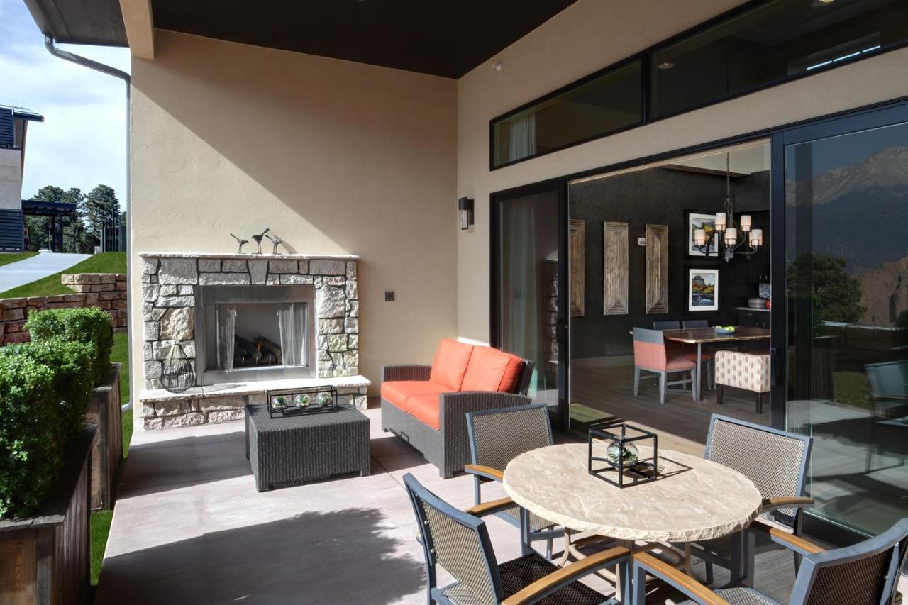 Garden Of The Gods & Club Hotel 4*