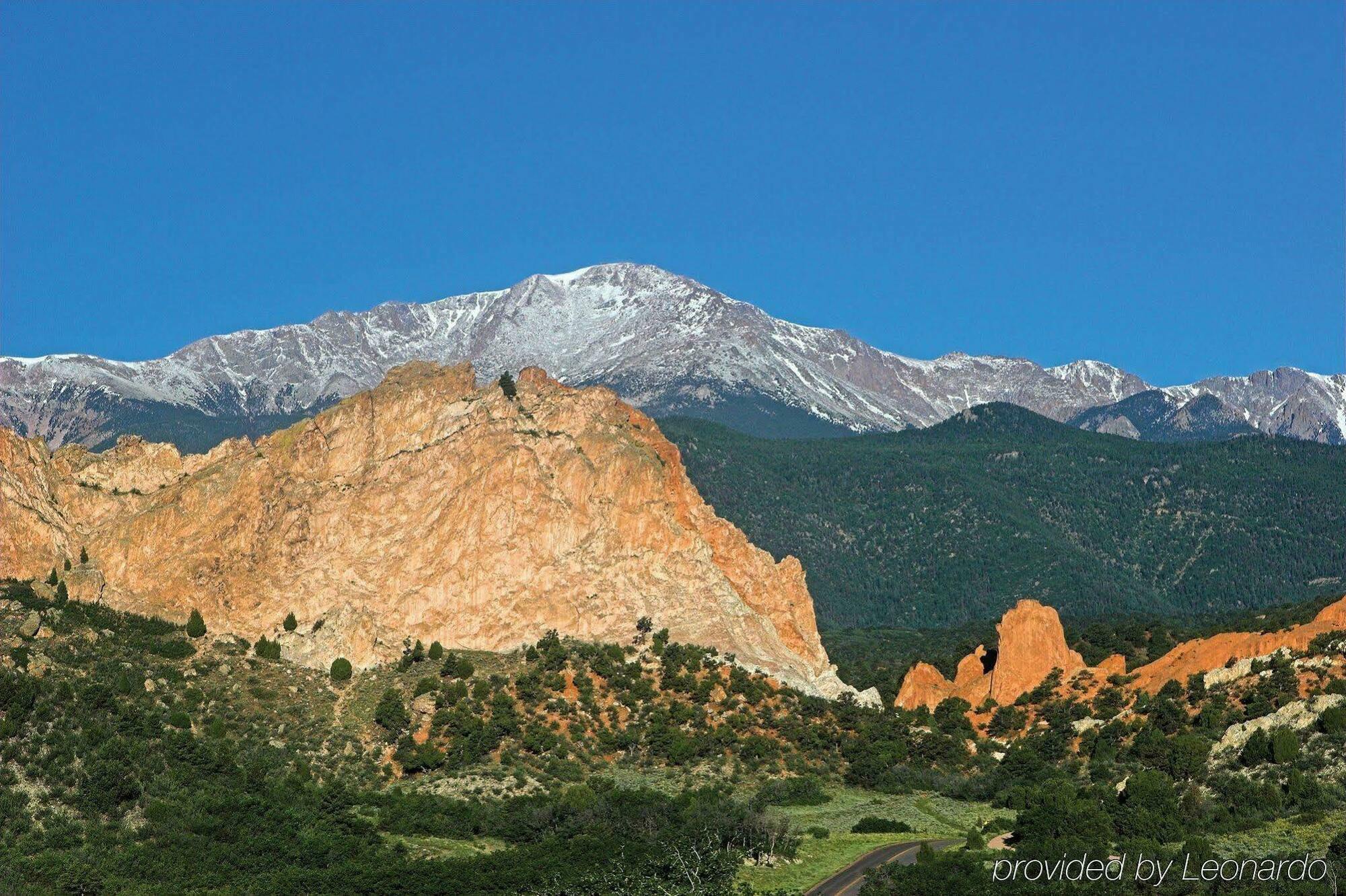 Garden Of The Gods & Club Hotel 4*